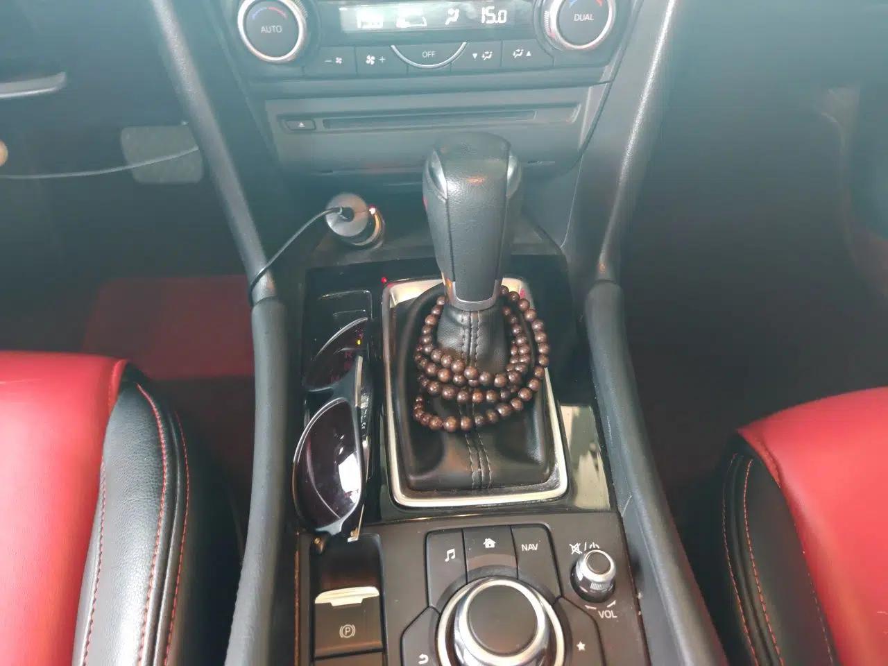 Mazda 3 Axela 2017 Sedan 1.5L Automatic Luxury Model Emission Standard China V — миниатюра 14