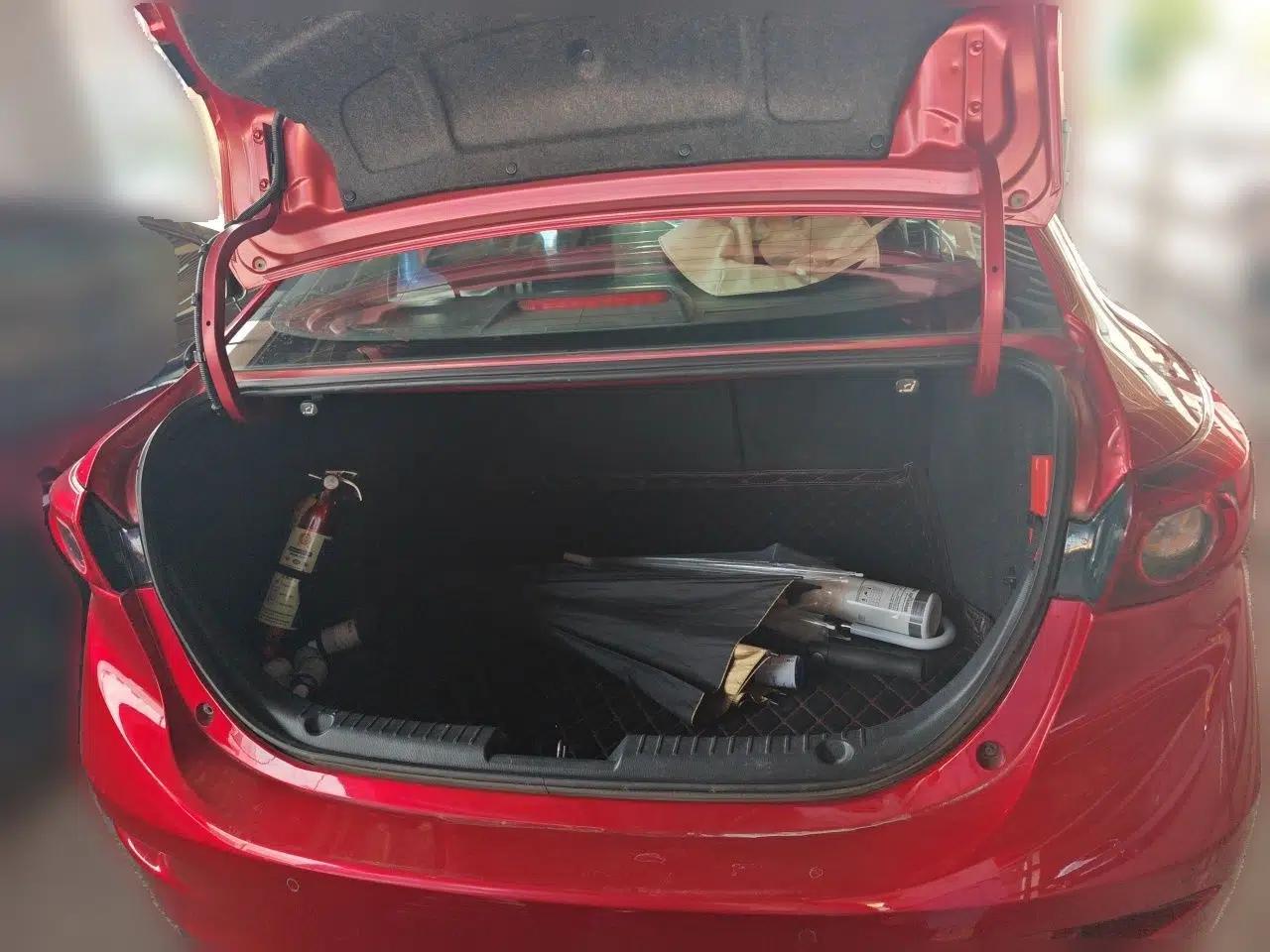 Mazda 3 Axela 2017 Sedan 1.5L Automatic Luxury Model Emission Standard China V — миниатюра 19