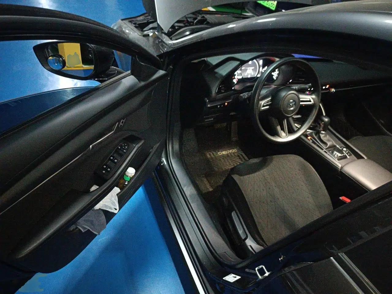 Mazda 3 Axela 2023 2.0L Automatic Zhiqing Edition — миниатюра 16