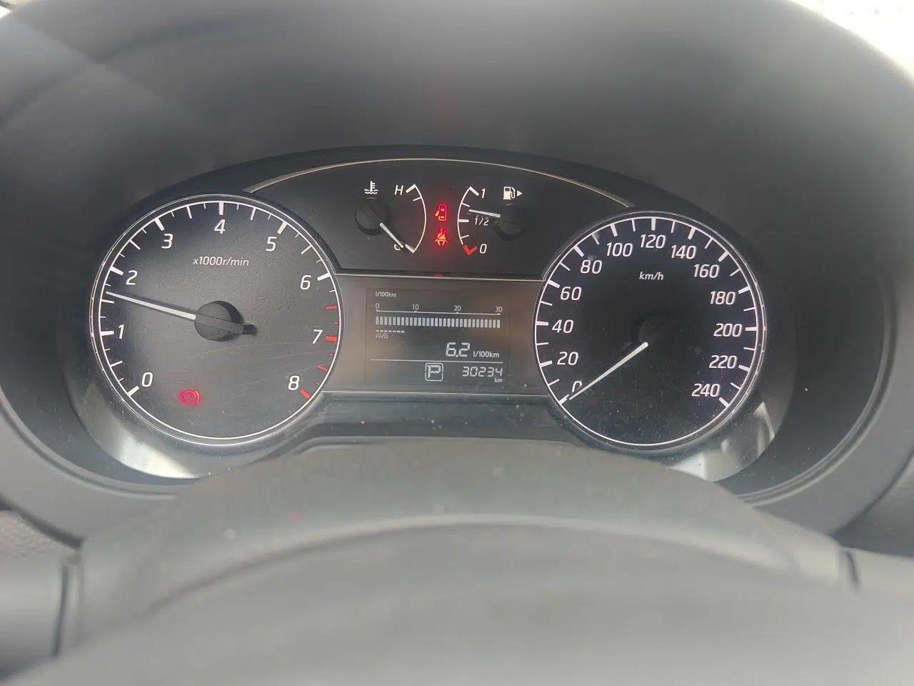Nissan Tiida 2016 1.6L CVT Cool Dynamic Edition — миниатюра 11