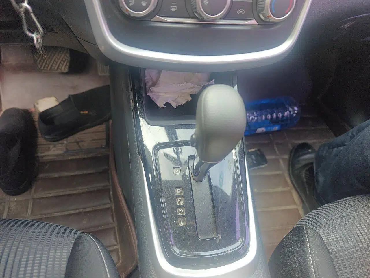 Nissan Tiida 2016 1.6L CVT Cool Dynamic Edition — миниатюра 14