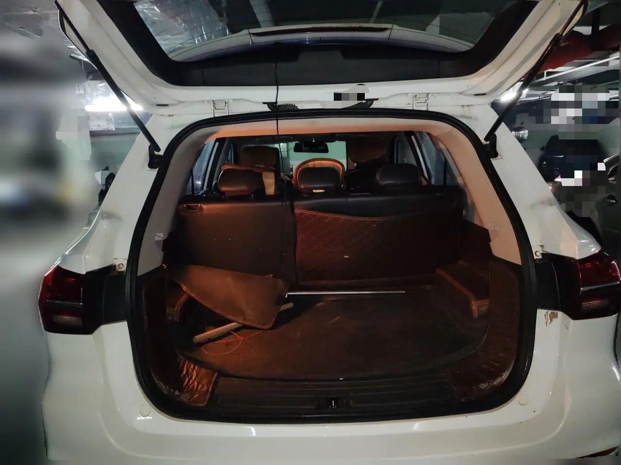 Roewe RX5 2016 20T Two-Wheel Drive Manual Flagship Edition — миниатюра 19