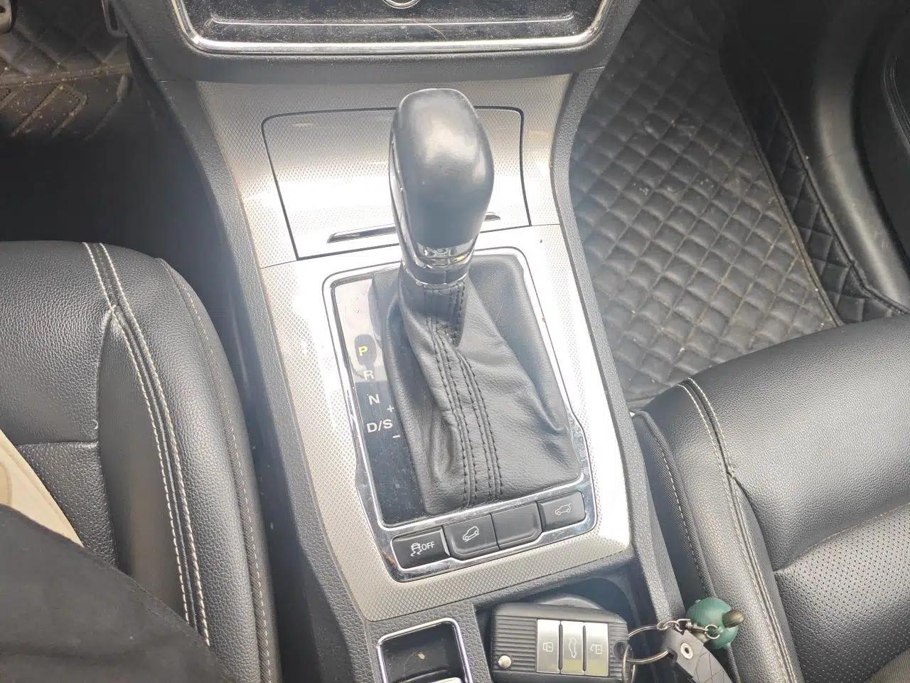 Roewe RX5 2018 20T Two-Wheel Drive Automatic Internet Smart Edition — миниатюра 14