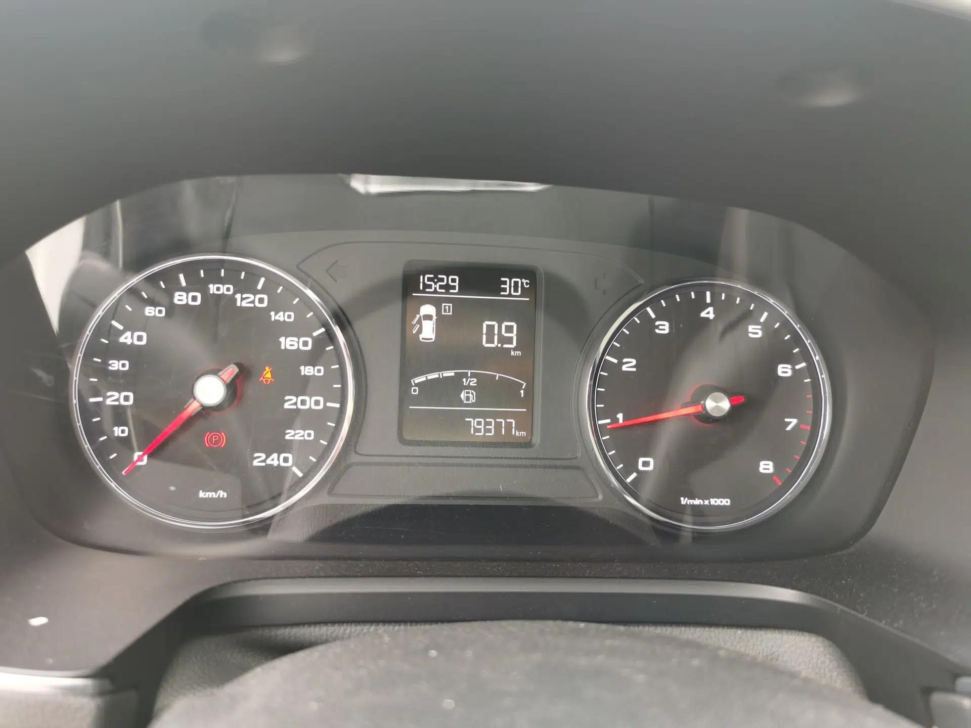 Roewe RX5 2018 20T Two-Wheel Drive Manual Internet Smart Edition — миниатюра 11