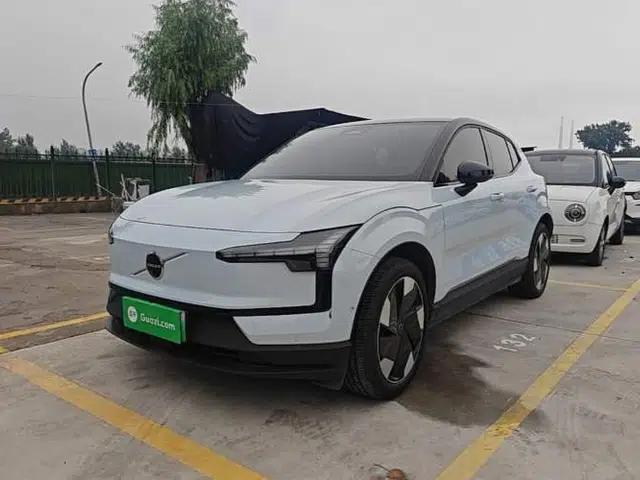 Volvo EX30 2025 Rear-Drive Long-Range Version Ultra