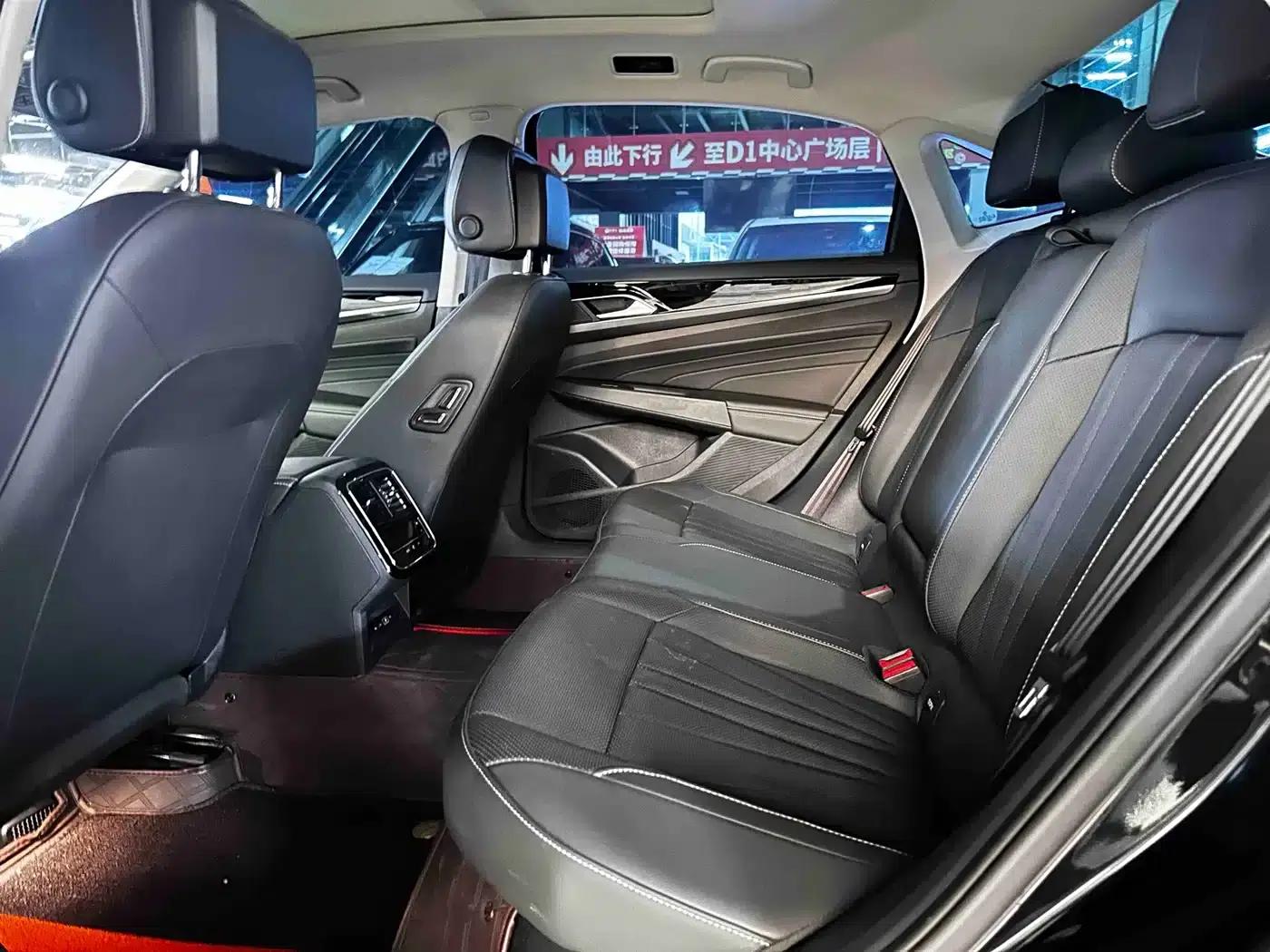 2025 Volkswagen Passat Outstanding Edition 330TSI Starry Sky Elite Edition — миниатюра 10