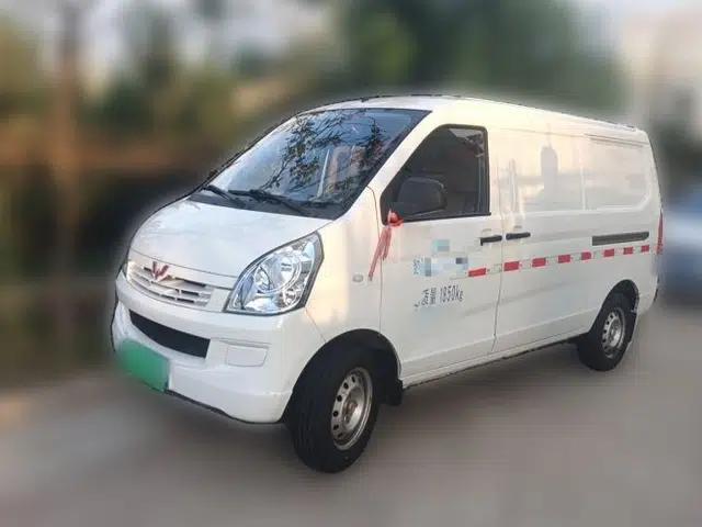 Wuling Rongguang S 2018 Wuling Rongguang S light-duty closed-body van, manual transmission, 1.2-liter engine, 2 seats