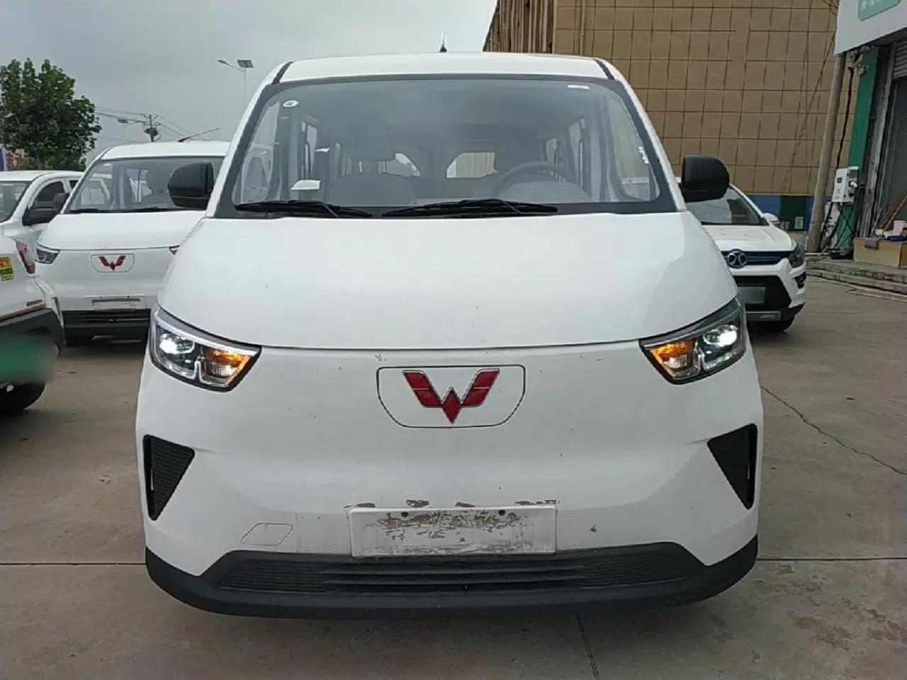 Wuling Yangguang 2024 300KM Comfort Version Passenger Van 75kW — миниатюра 2