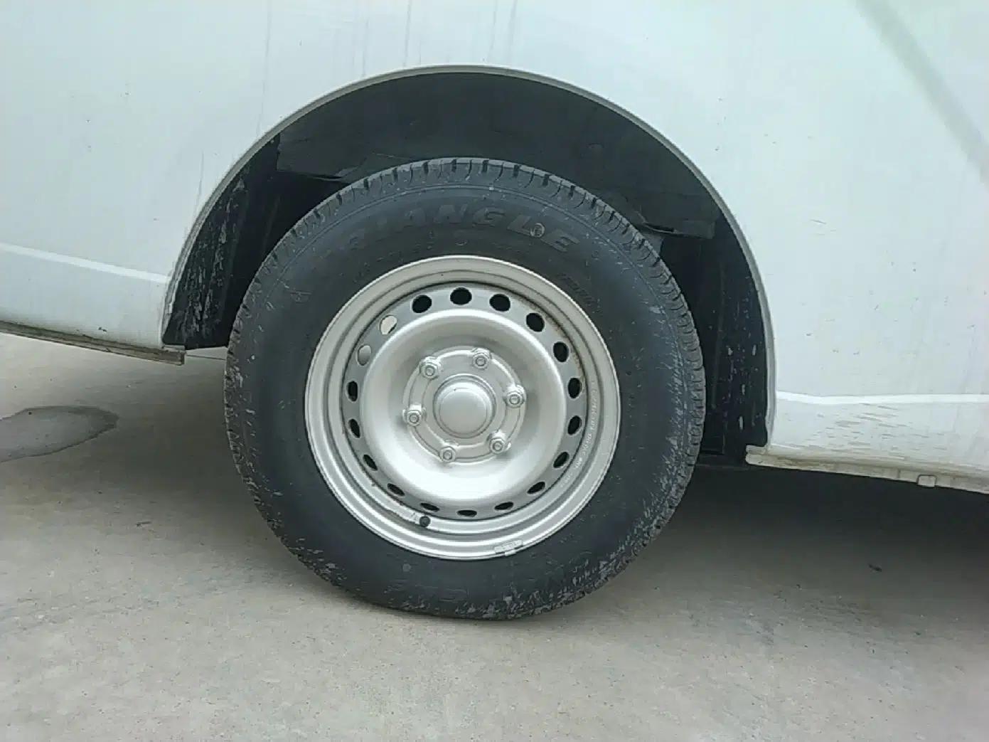 Wuling Yangguang 2024 300KM Comfort Version Passenger Van 75kW — миниатюра 11