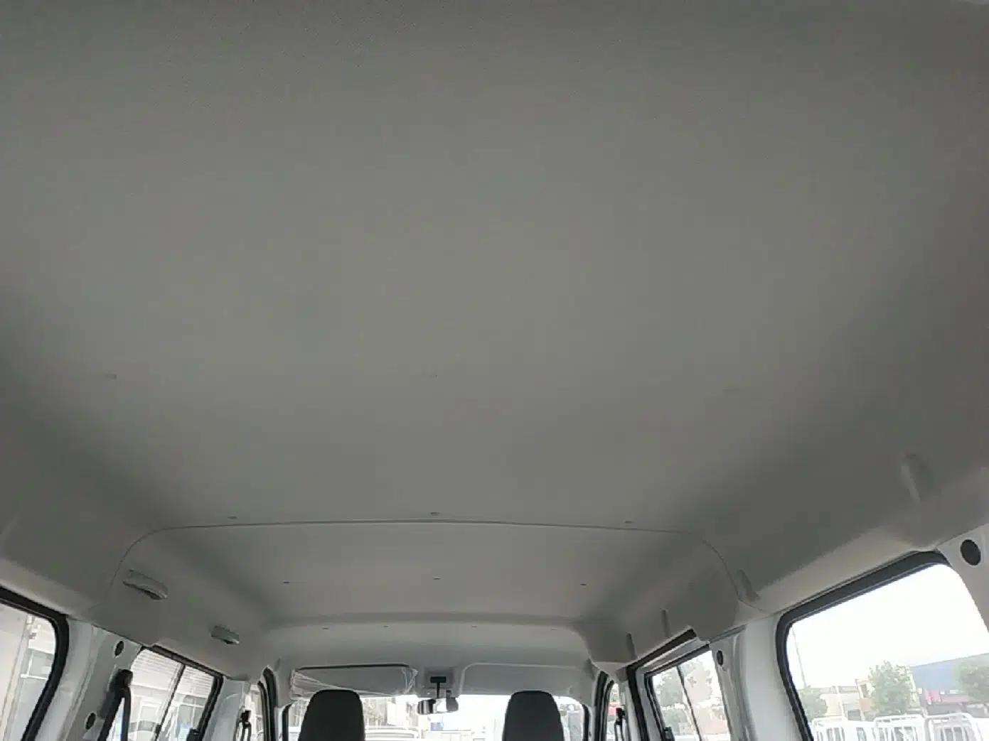 Wuling Yangguang 2024 300KM Comfort Version Passenger Van 75kW — миниатюра 21