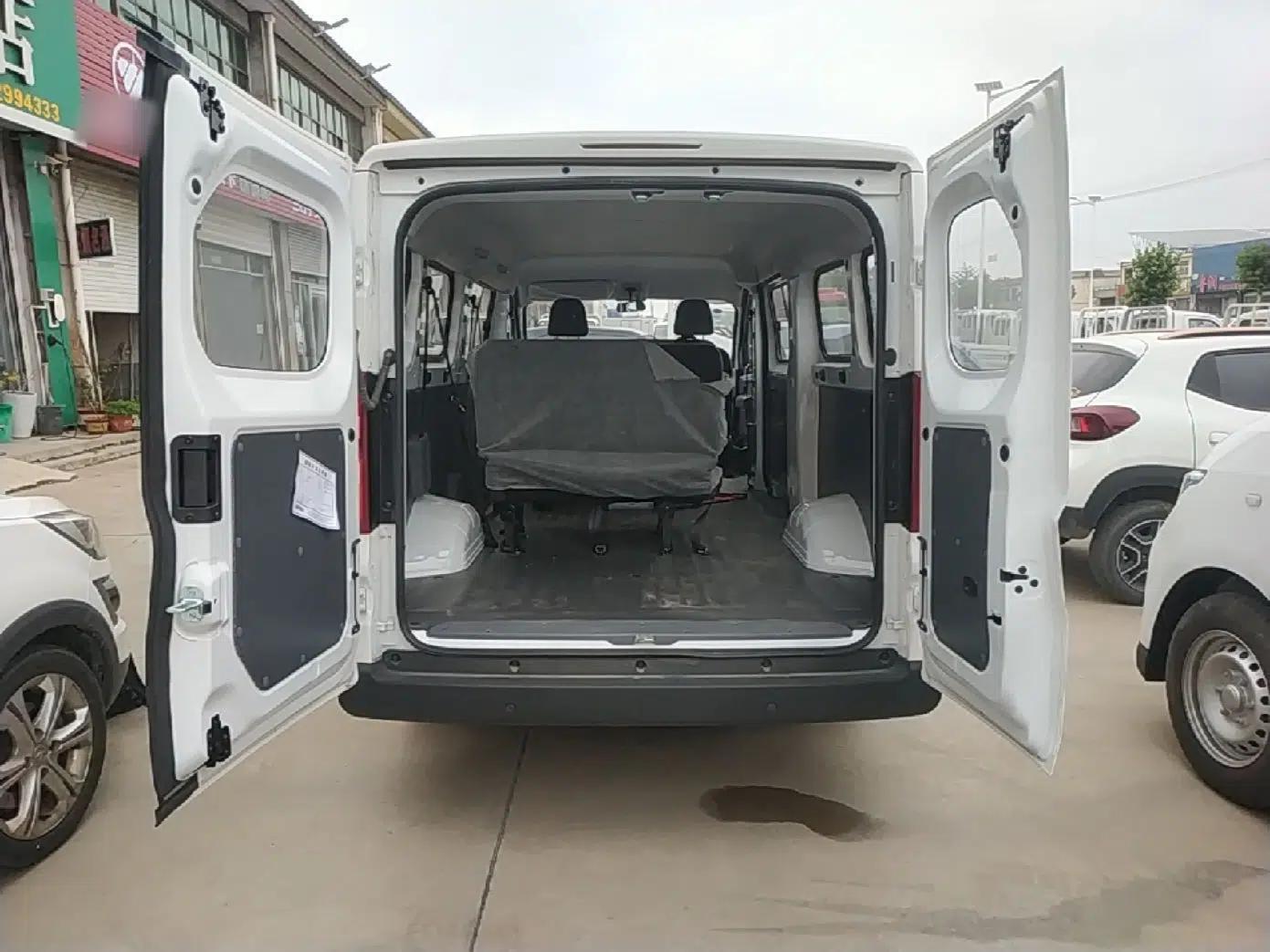 Wuling Yangguang 2024 300KM Comfort Version Passenger Van 75kW — миниатюра 22