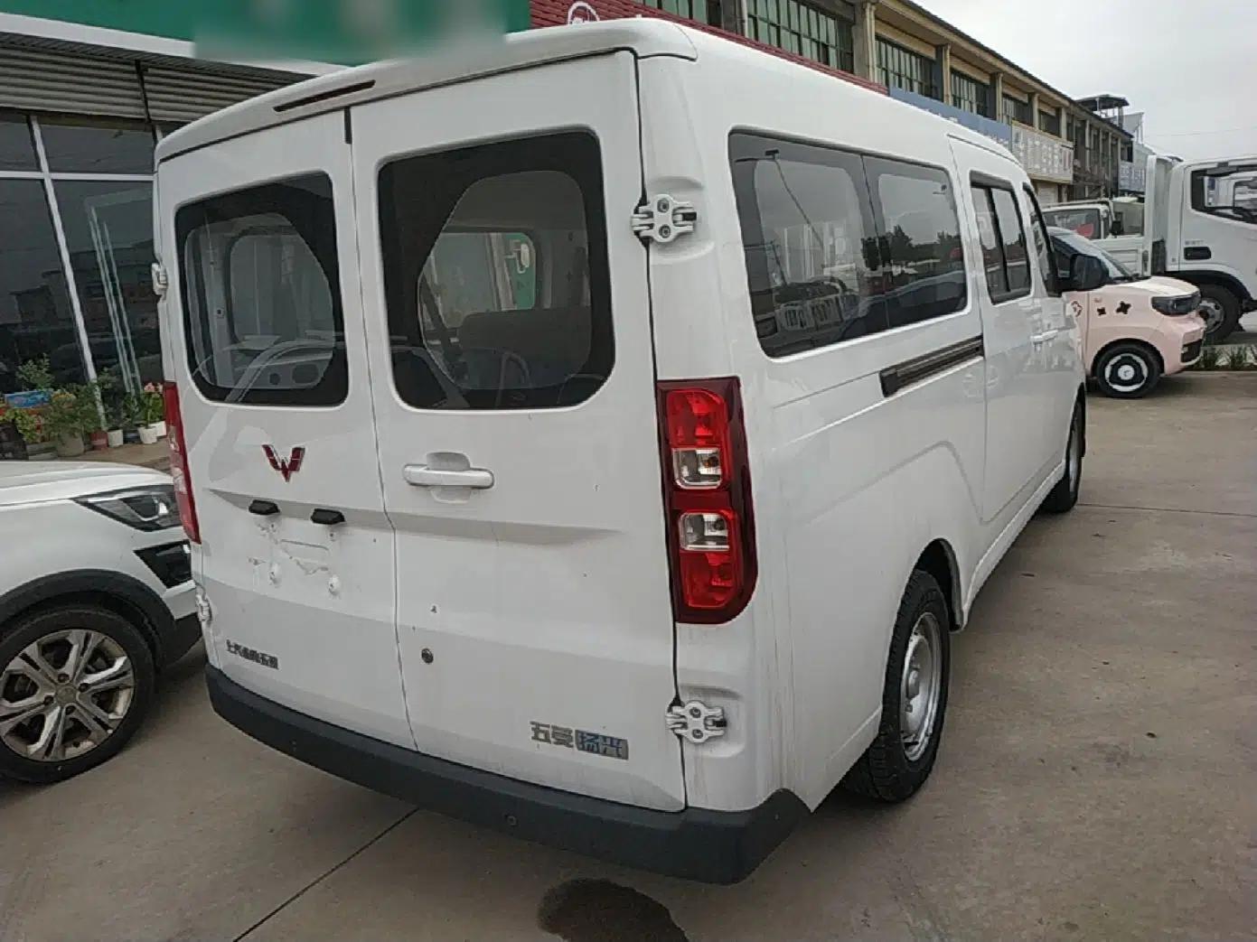 Wuling Yangguang 2024 300KM Comfort Version Passenger Van 75kW — миниатюра 6