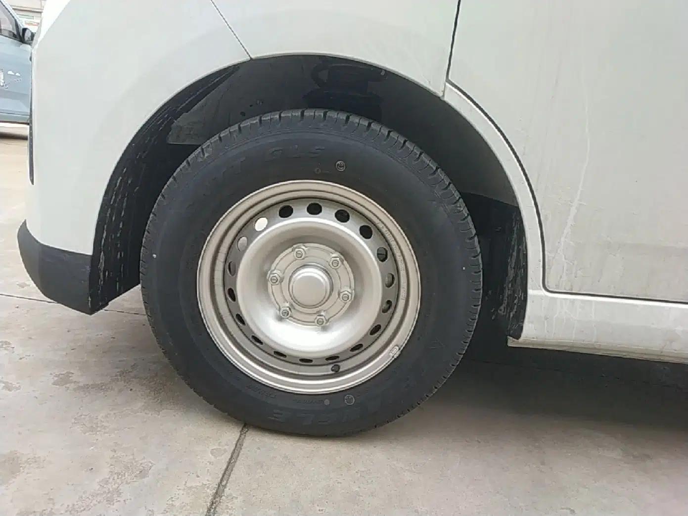 Wuling Yangguang 2024 300KM Comfort Version Passenger Van 75kW — миниатюра 10