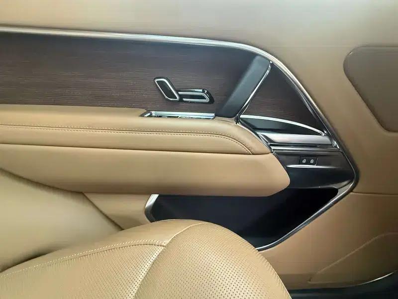 Range Rover 2024 3.0 L6 400PS Grand Long Wheelbase — миниатюра 32