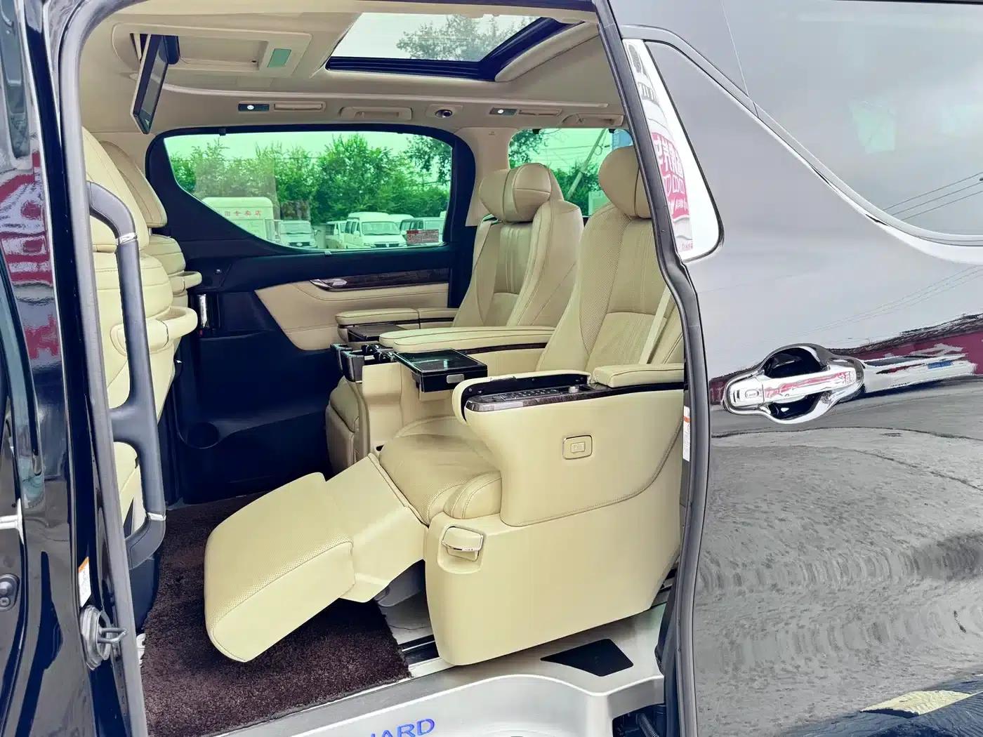 2021 Alphard Hybrid 2.5L Premium Edition — миниатюра 20
