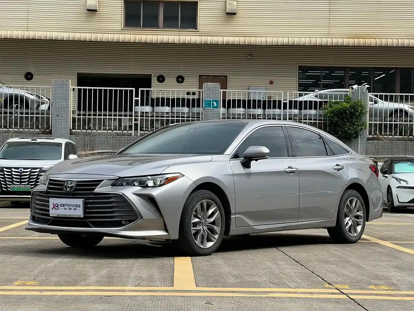 2021 Toyota Avalon 2.5L Luxury Edition — миниатюра 1