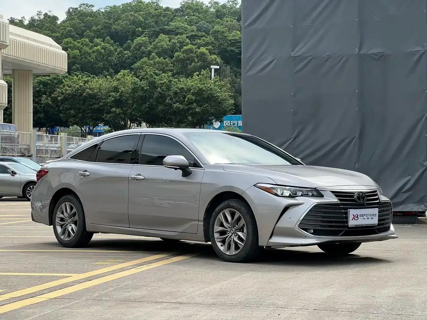 2021 Toyota Avalon 2.5L Luxury Edition — миниатюра 3