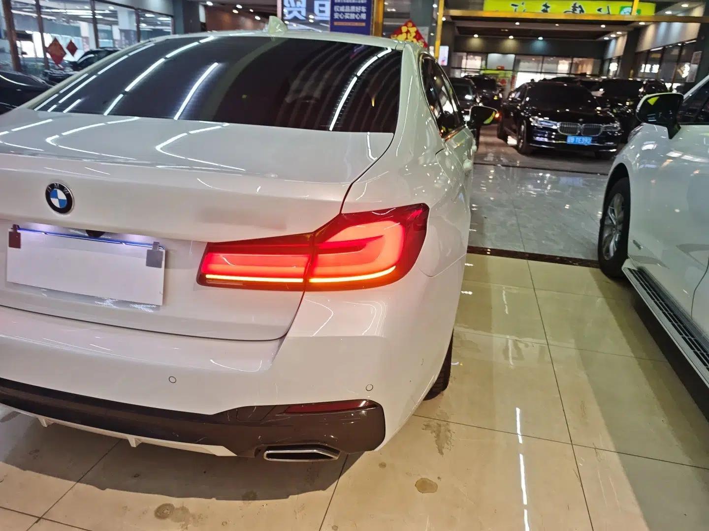 BMW 5 Series 2022 Second Facelift 525Li M Sport Package — миниатюра 7