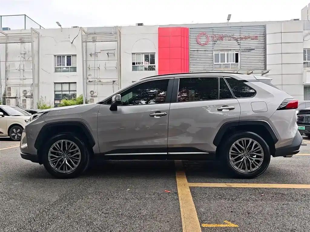 2022 Toyota RAV4 2.0L CVT 4WD Luxury PLUS Edition — миниатюра 8
