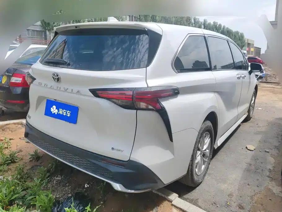 2024 Grevia 2.5L Hybrid Comfort Edition — миниатюра 3