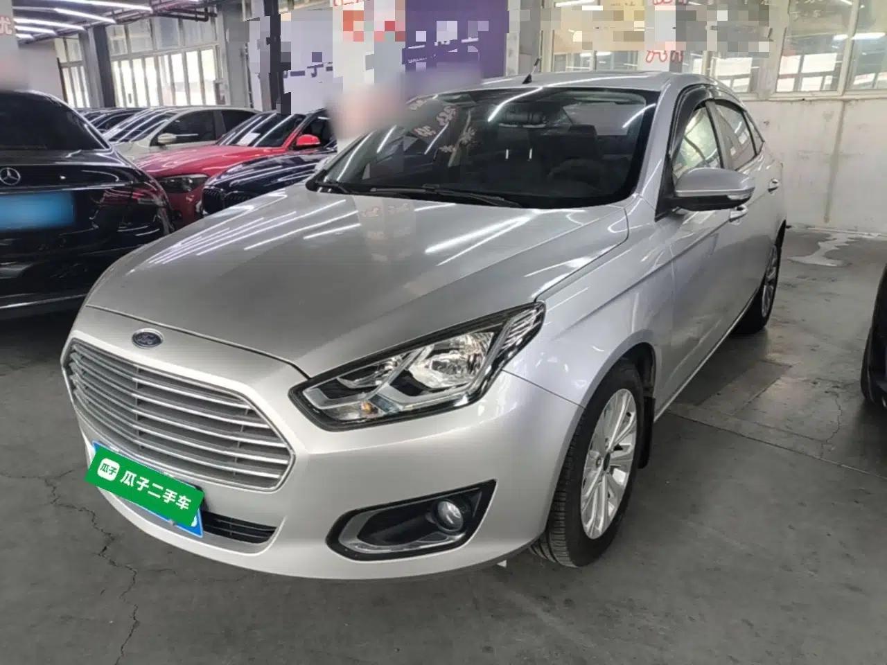 Ford Escort 2015 1.5L Automatic Fashion Model — миниатюра 1