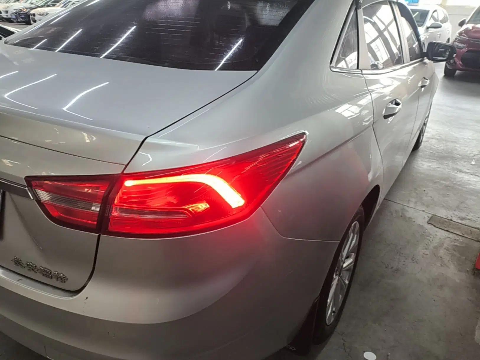 Ford Escort 2015 1.5L Automatic Fashion Model — миниатюра 14