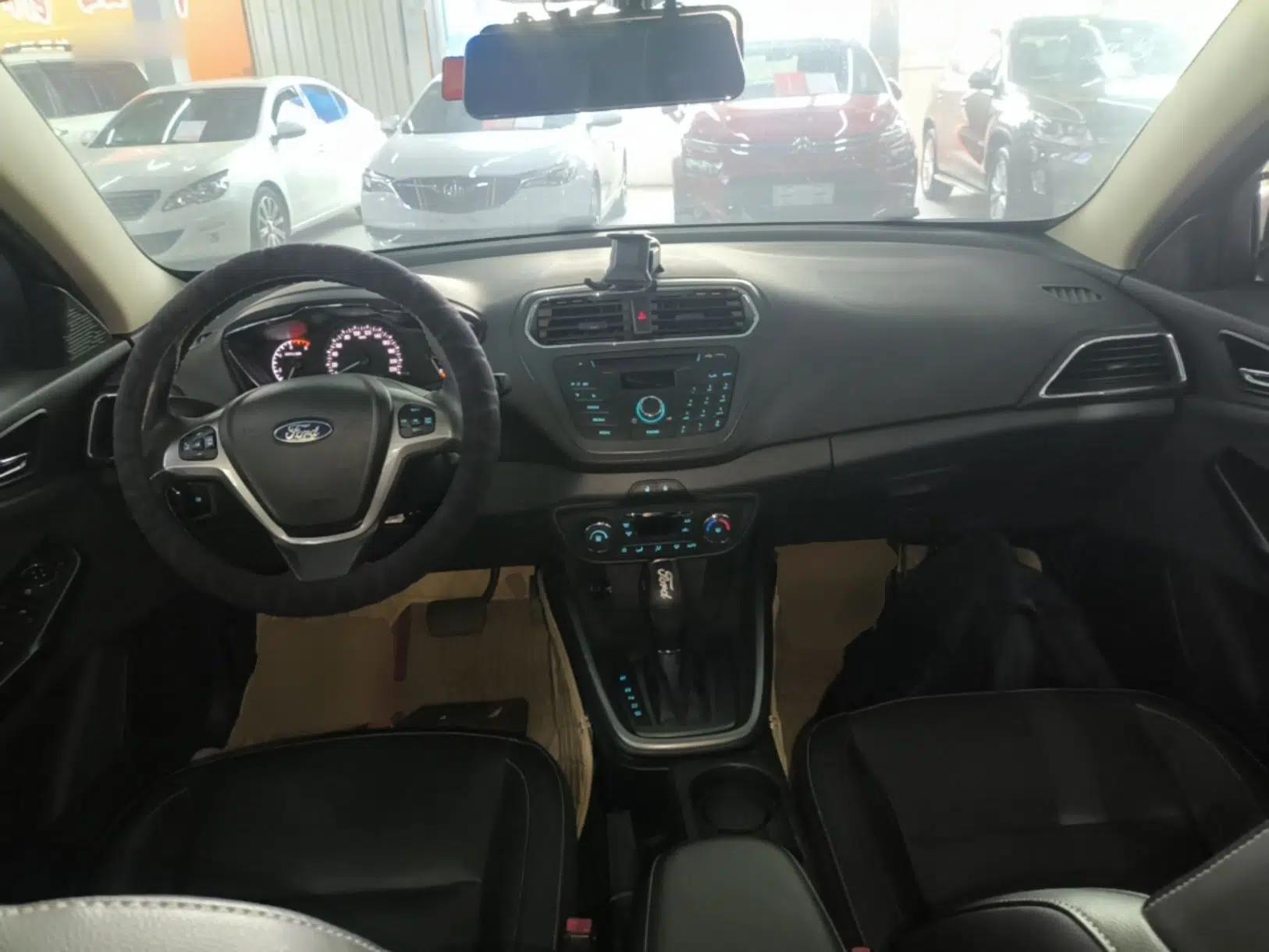 Ford Escort 2015 1.5L Automatic Fashion Model — миниатюра 17