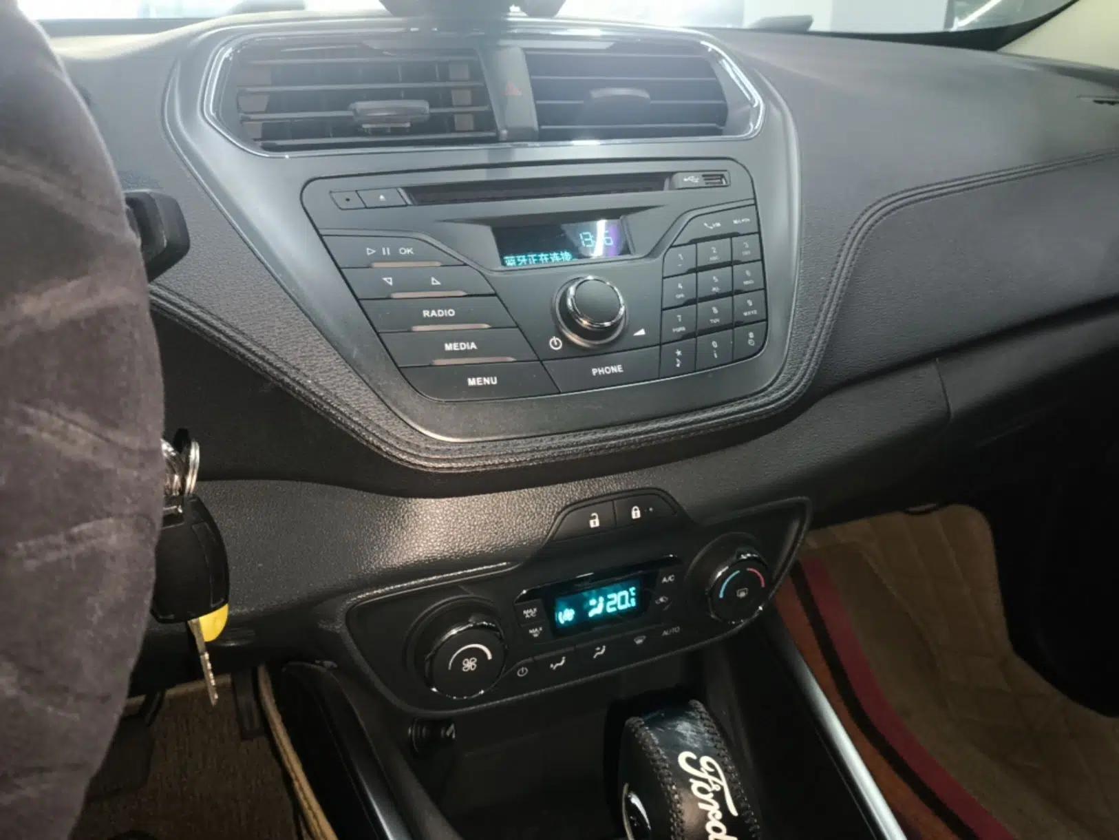 Ford Escort 2015 1.5L Automatic Fashion Model — миниатюра 20