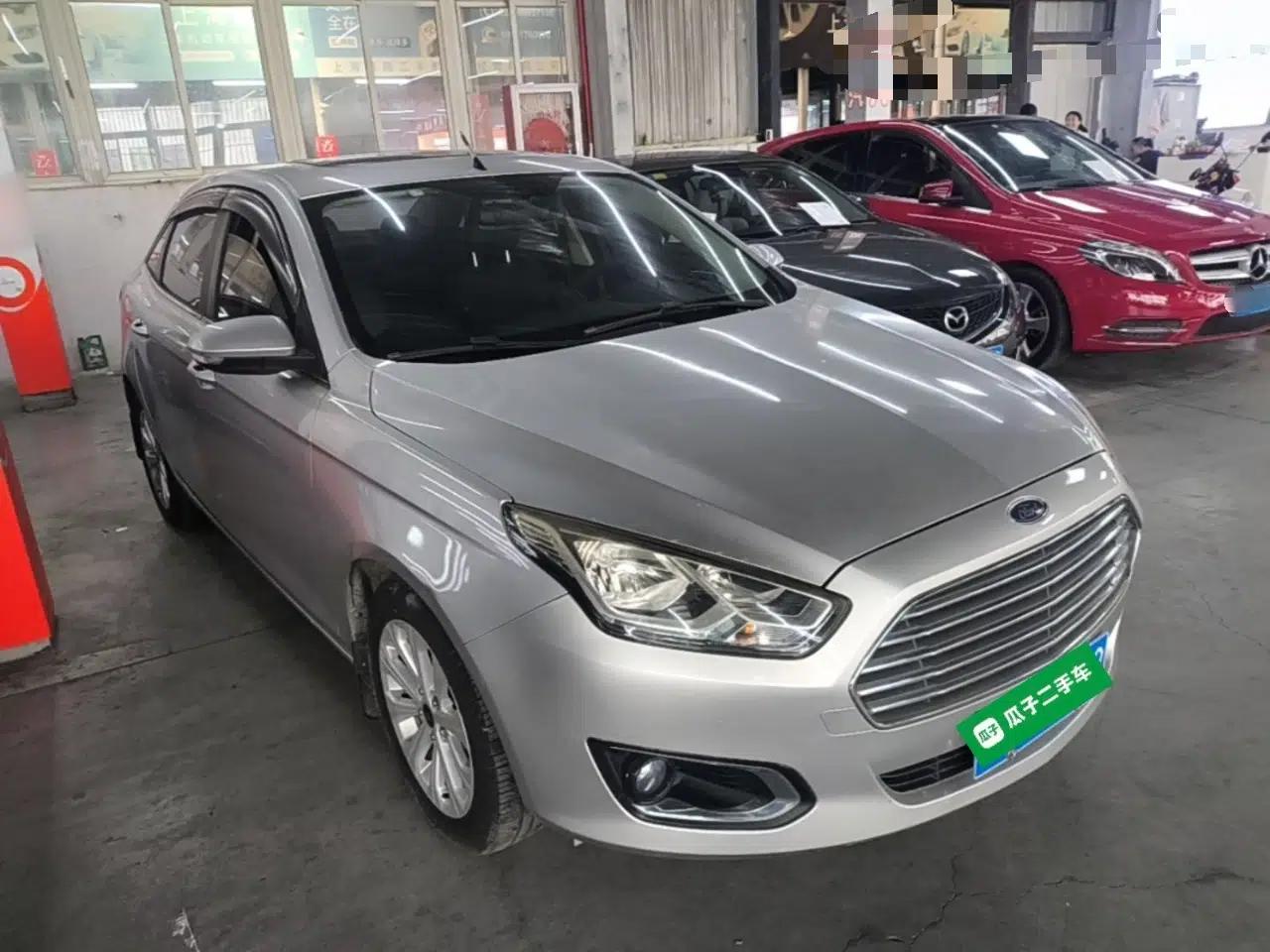 Ford Escort 2015 1.5L Automatic Fashion Model — миниатюра 3
