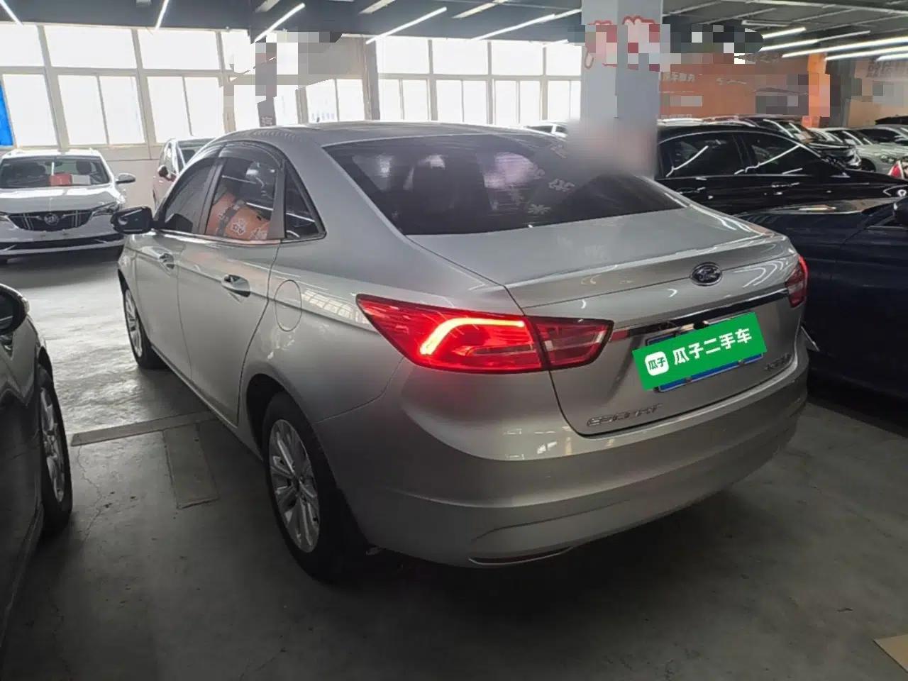 Ford Escort 2015 1.5L Automatic Fashion Model — миниатюра 4