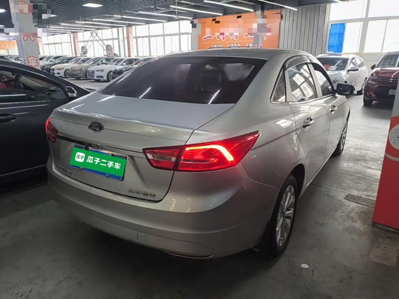 Ford Escort 2015 1.5L Automatic Fashion Model — миниатюра 6