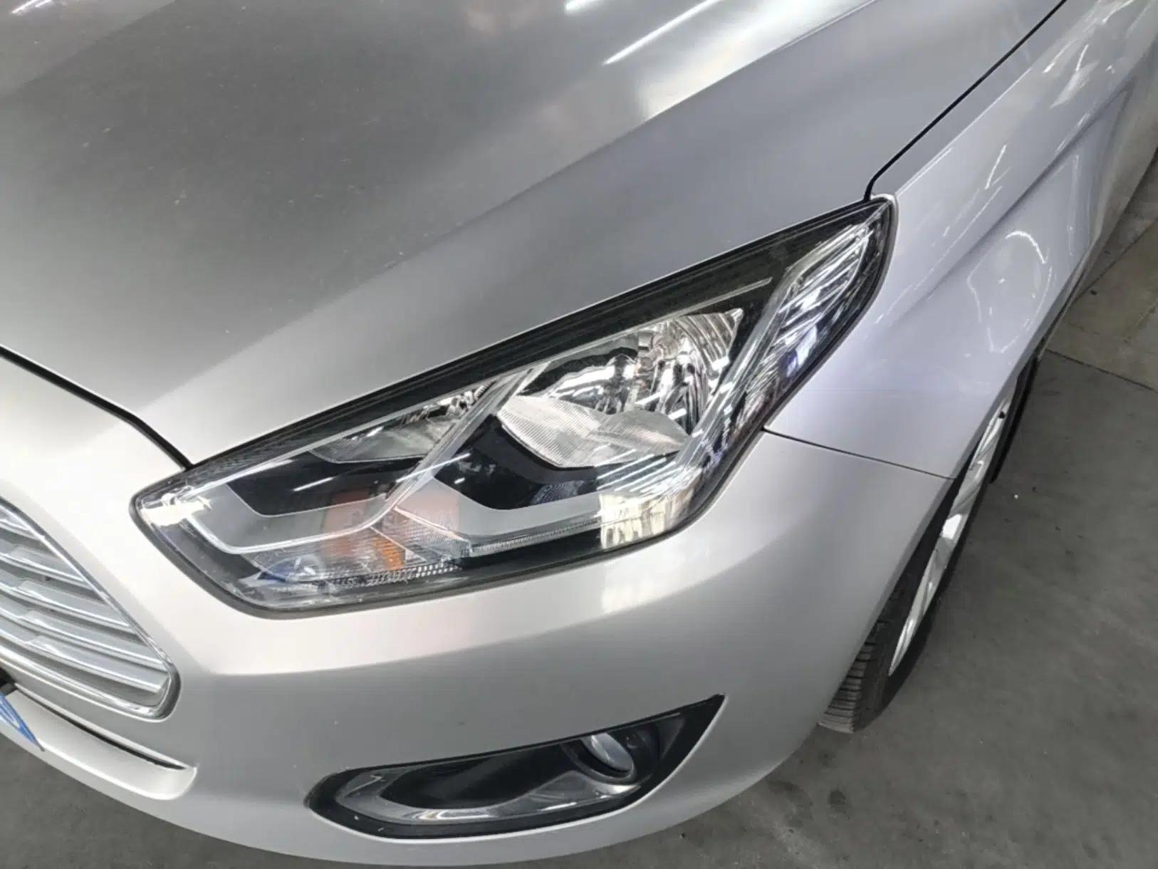 Ford Escort 2015 1.5L Automatic Fashion Model — миниатюра 8