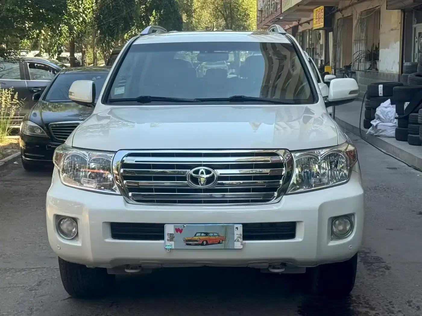 2013 Land Cruiser (Imported) 4.0L Automatic — миниатюра 2