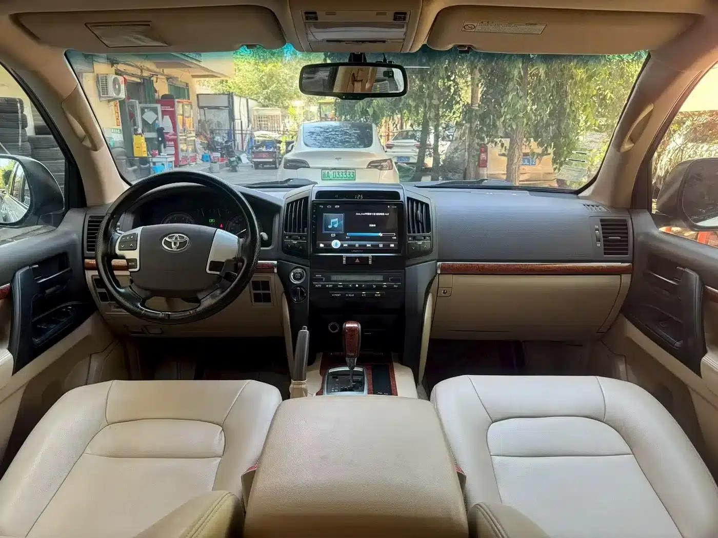 2013 Land Cruiser (Imported) 4.0L Automatic — миниатюра 5