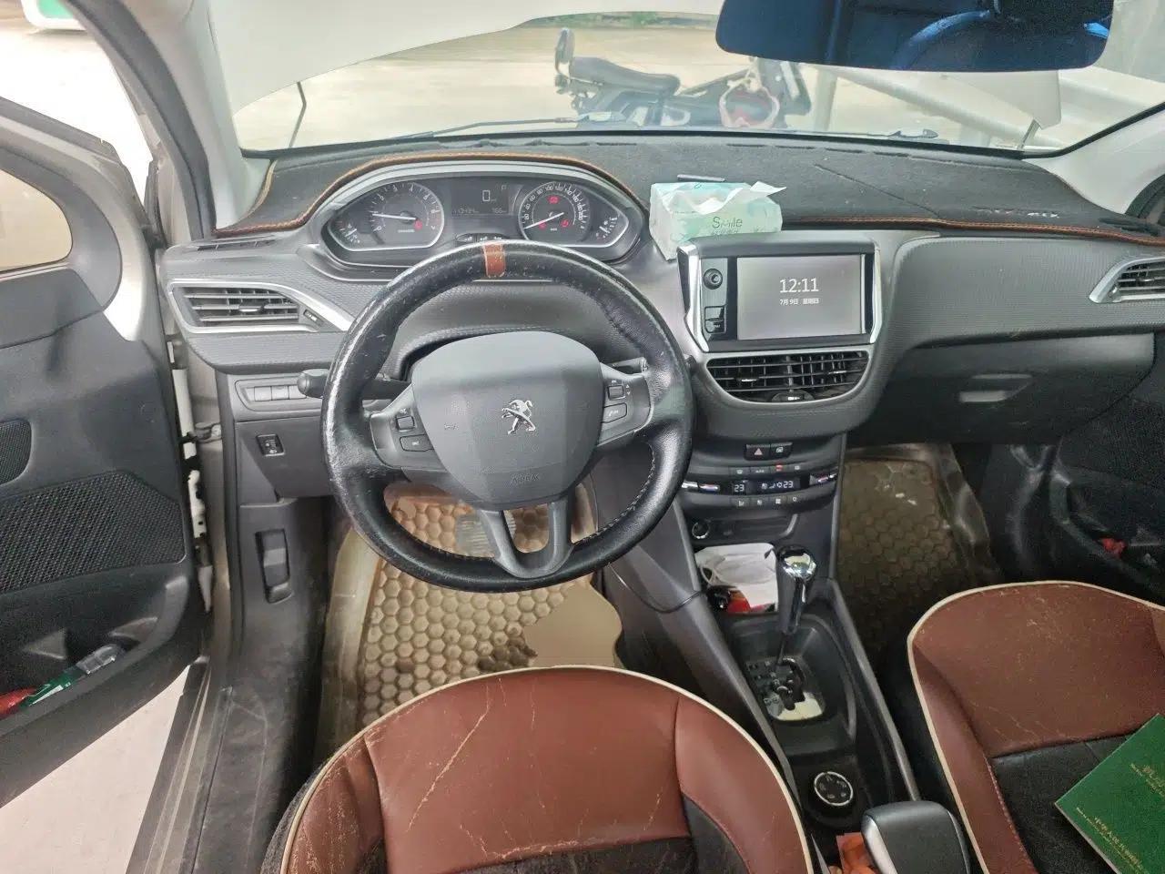 Peugeot 2008 2016 230THP Automatic Fashion Edition — миниатюра 7