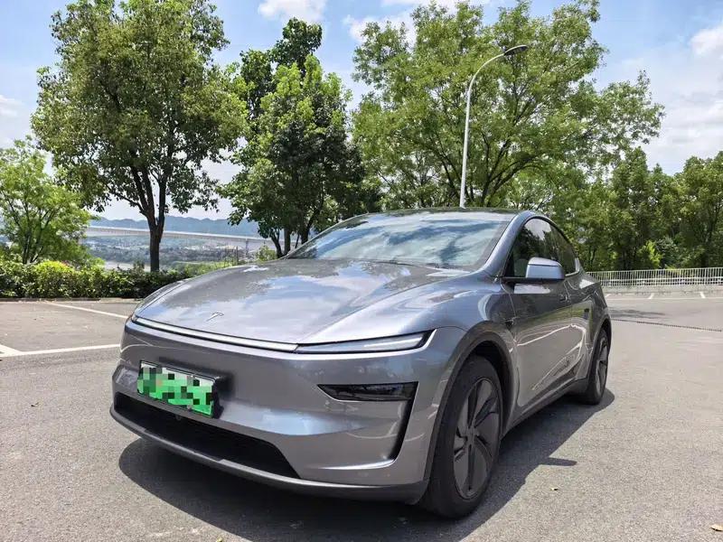 Model Y 2025 Rear-Wheel Drive — миниатюра 1