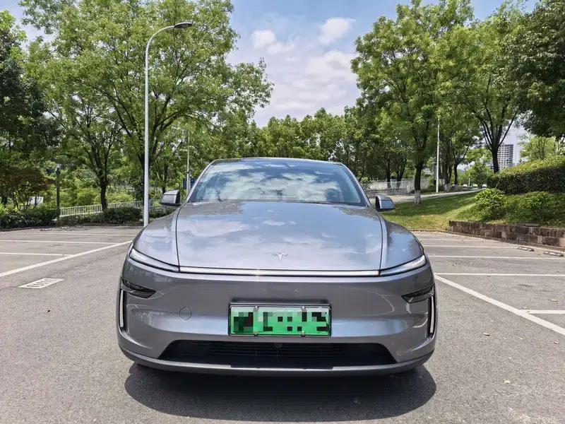 Model Y 2025 Rear-Wheel Drive — миниатюра 2