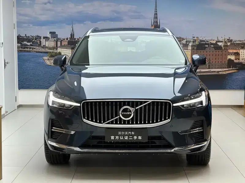 2025 Volvo XC60 B5 AWD Inscription Luxury Edition — миниатюра 2