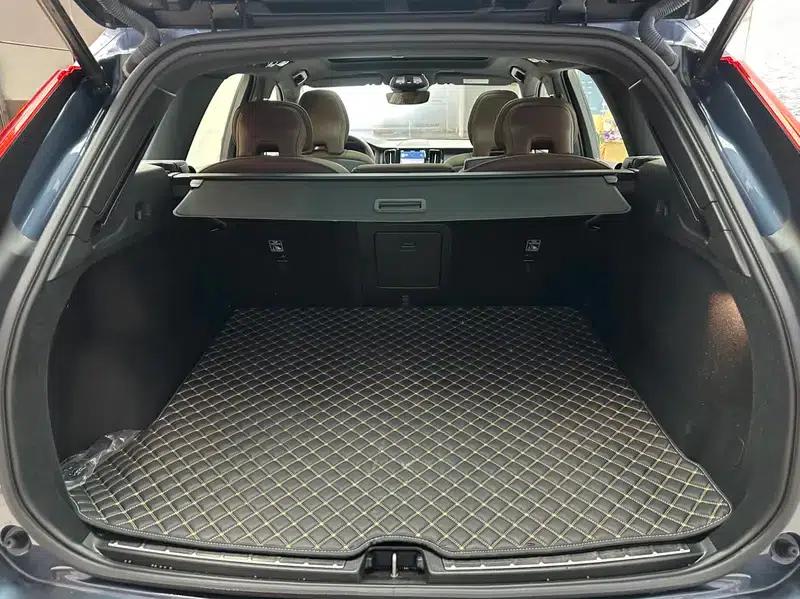2025 Volvo XC60 B5 AWD Inscription Luxury Edition — миниатюра 11