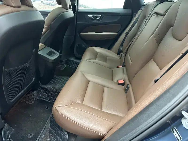 2025 Volvo XC60 B5 AWD Inscription Luxury Edition — миниатюра 10