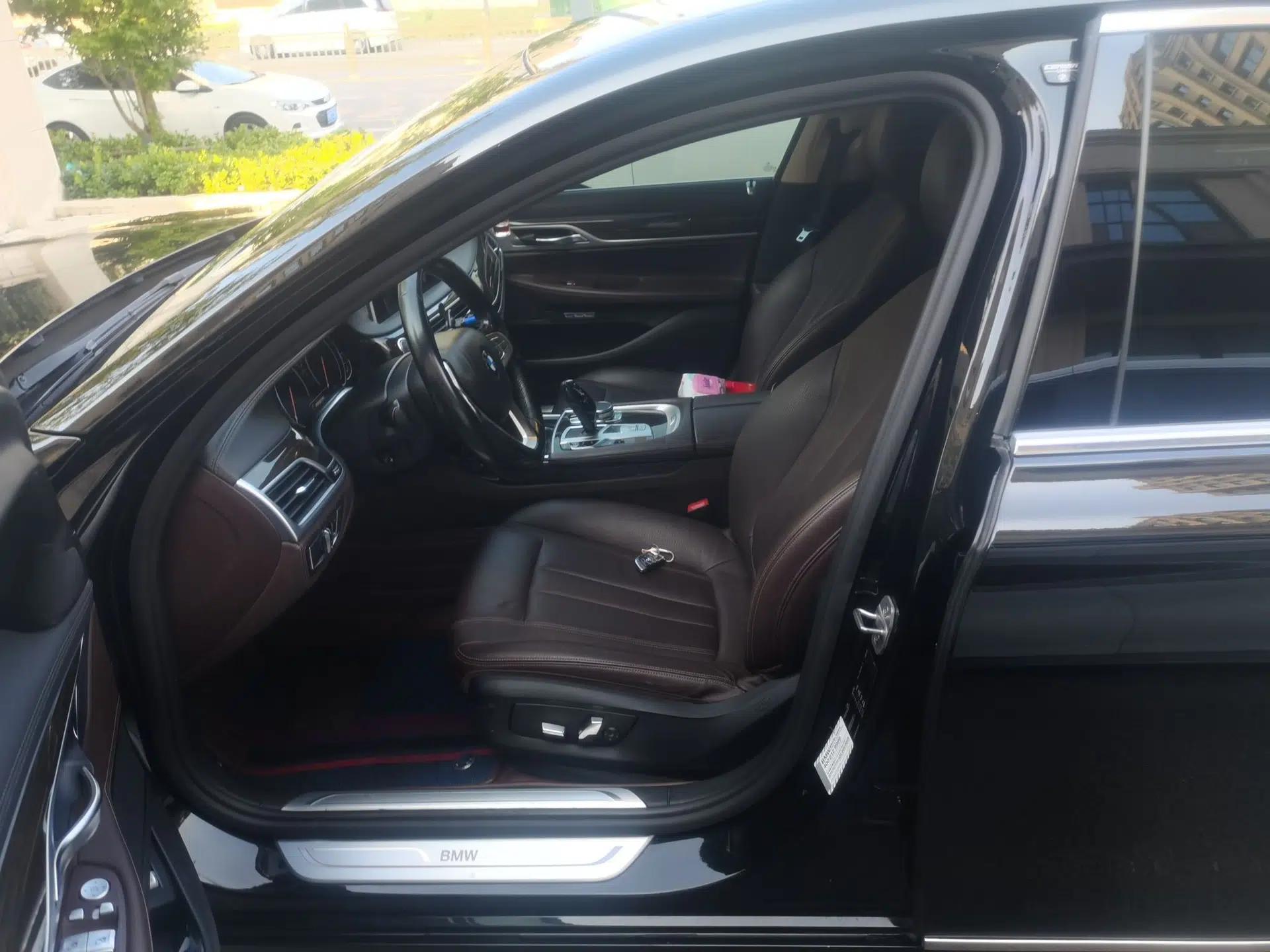BMW 7 Series 2017 730Li Leading Model — миниатюра 15