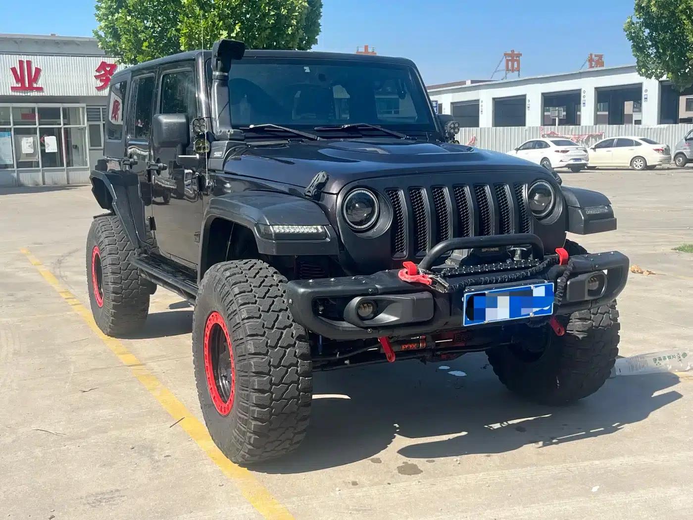 2013 Jeep Wrangler 3.6L Sahara 4-Door — миниатюра 3