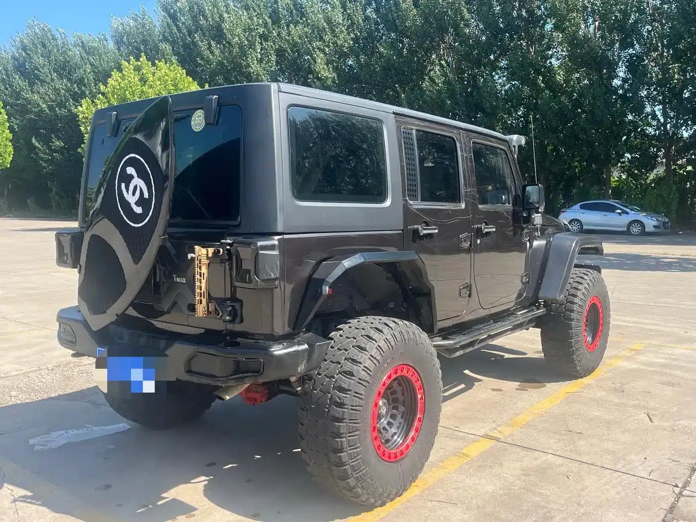 2013 Jeep Wrangler 3.6L Sahara 4-Door — миниатюра 4