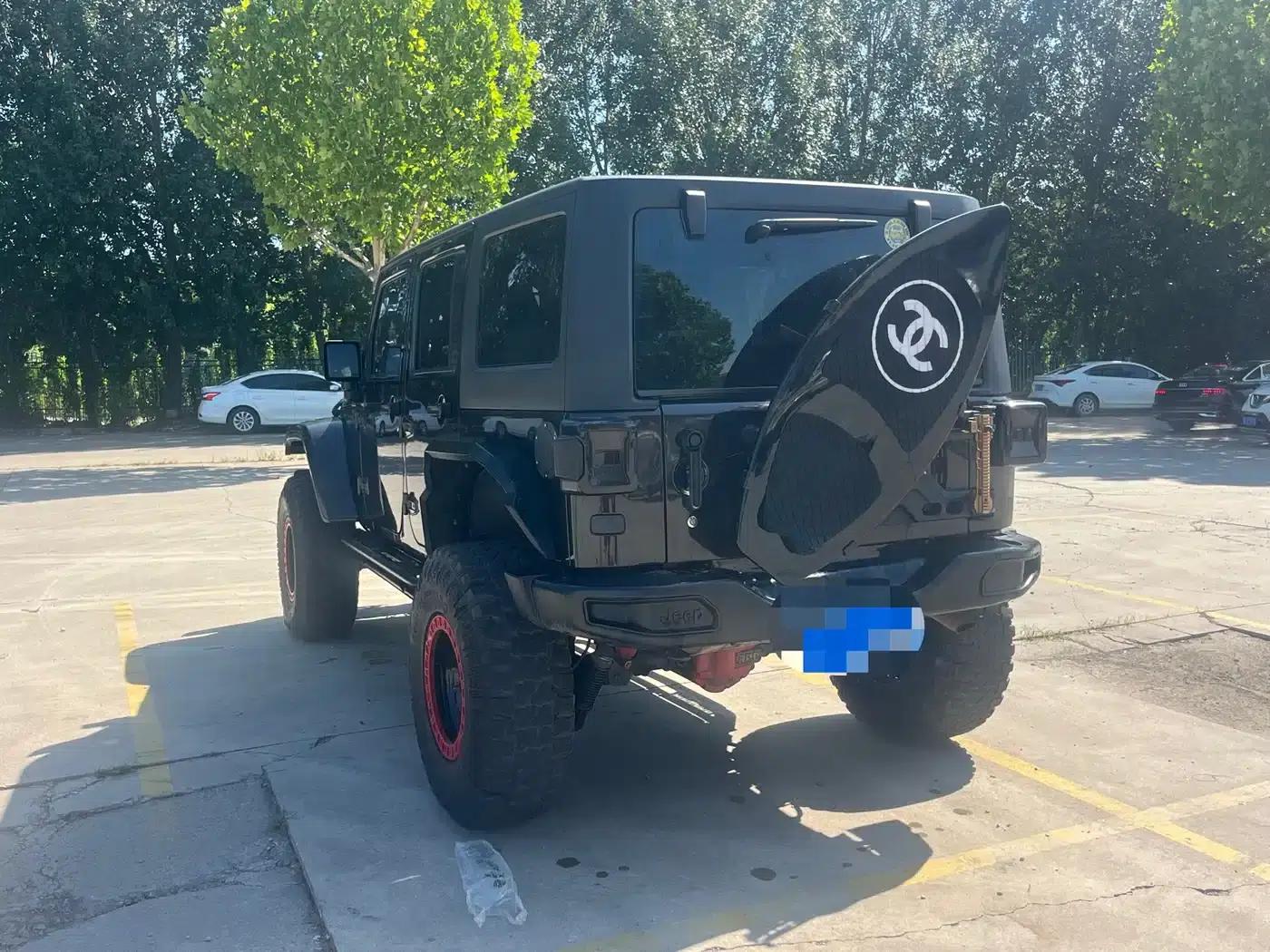 2013 Jeep Wrangler 3.6L Sahara 4-Door — миниатюра 6