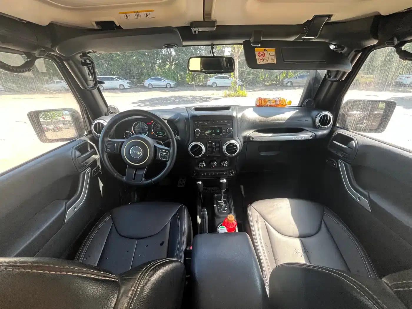 2013 Jeep Wrangler 3.6L Sahara 4-Door — миниатюра 8