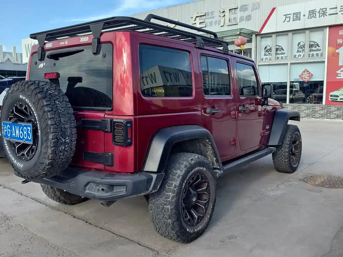 2012 Jeep Wrangler 3.6L Sahara 4-Door — миниатюра 9