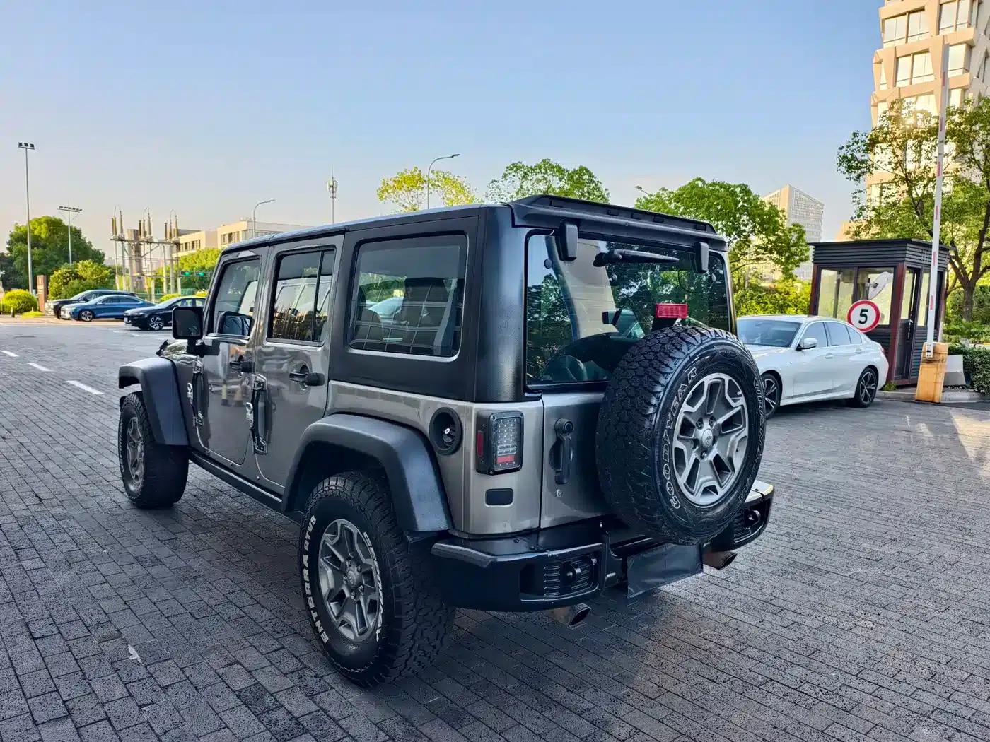 2013 Jeep Wrangler 3.6L Rubicon 4-Door — миниатюра 7