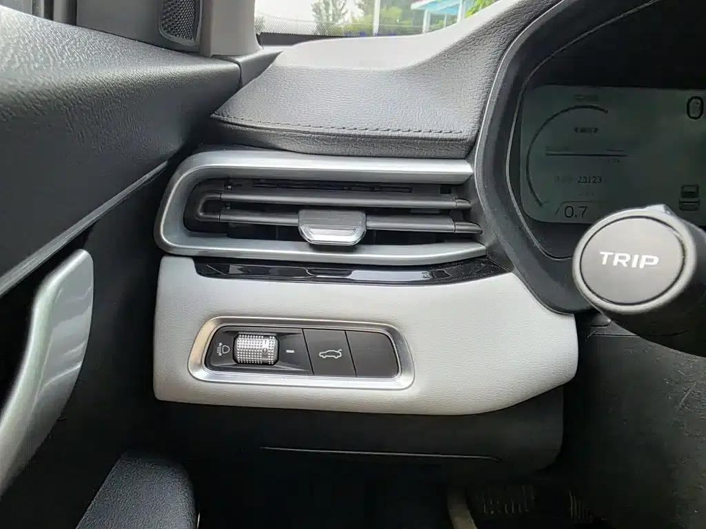 Geely Emgrand 2023 4th Generation Champion Edition 1.5L CVT Flagship Model — миниатюра 23