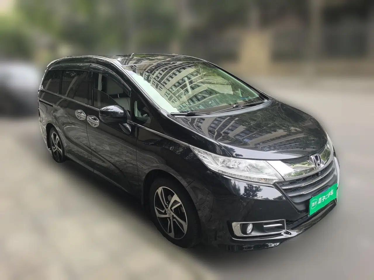Honda Odyssey 2015 Revised Version 2.4L Supreme Edition — миниатюра 3
