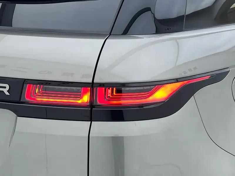 Range Rover Evoque 2021 Model: Evoque L 249PS R-Dynamic First Edition — миниатюра 10